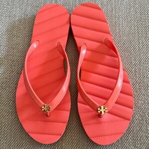NEW Tory Burch Kira Flip Flops in Coral Crush
